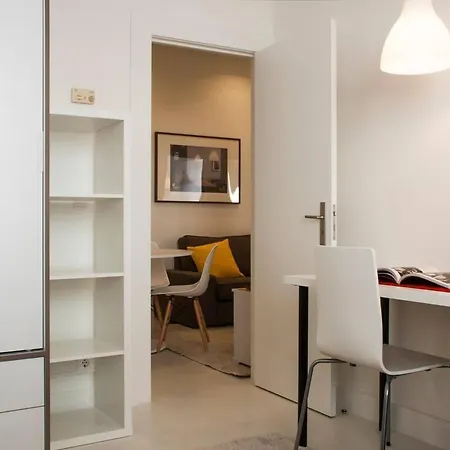 Spacious And Modern In The Center Of Chiado * Лісабон