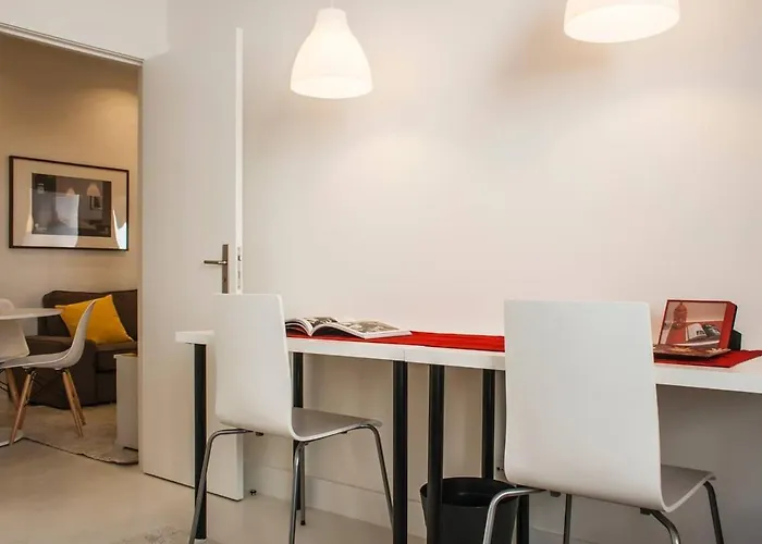 Spacious And Modern In The Center Of Chiado