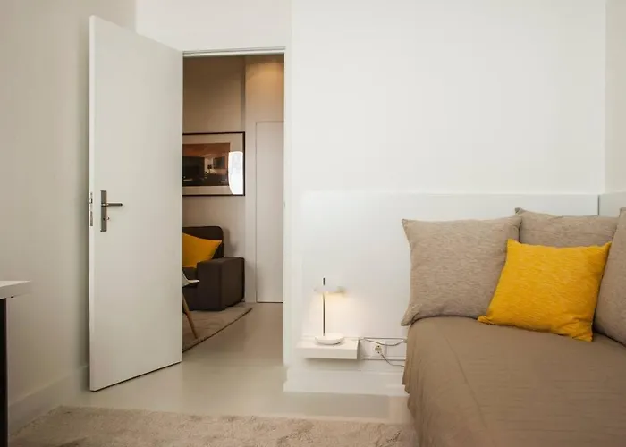 Spacious And Modern In The Center Of Chiado * Lisboa